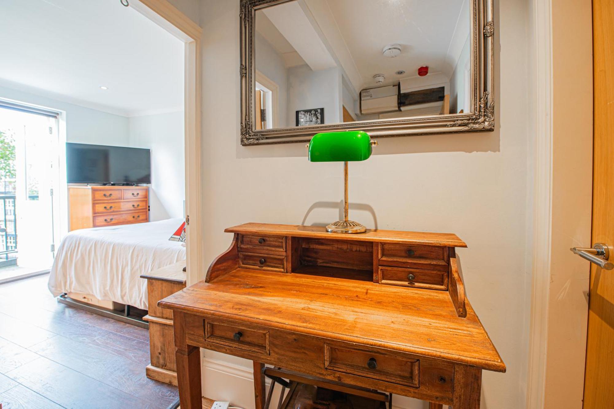 Stylish 1-Bed Flat In Soho - Prime Central London Exterior foto